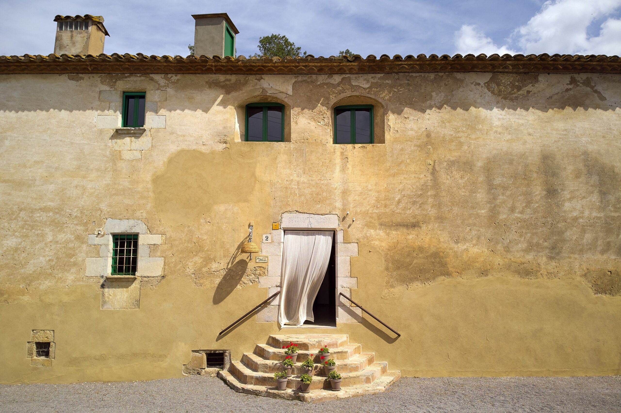 Statige Catalaanse masia Mas Ferrer in Spanje