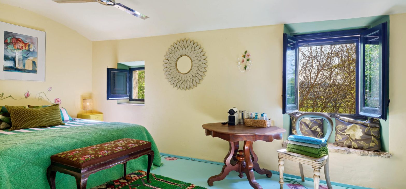 Romantische kamer Het Groen Genoegen in B&B Can Portell bij Girona