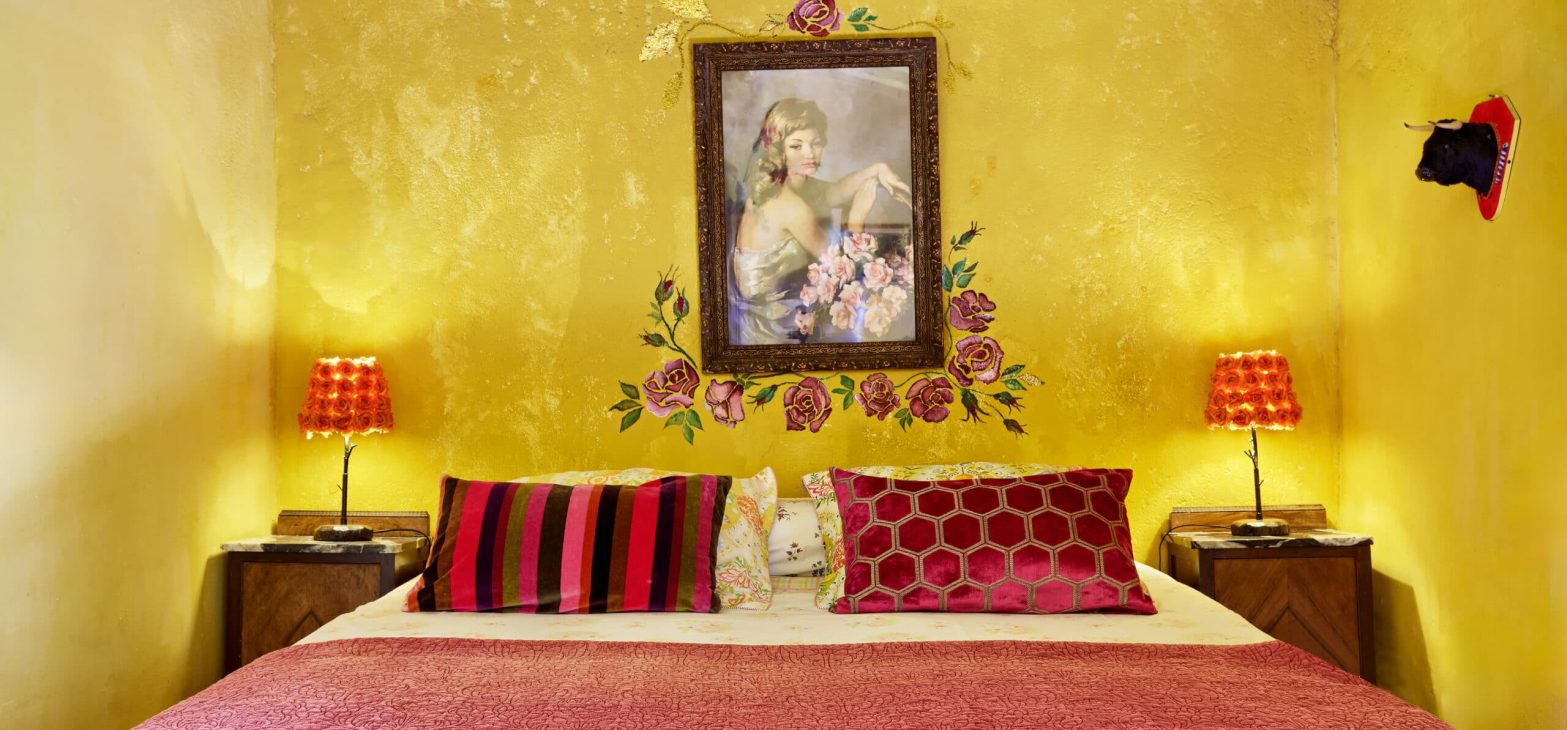 Kleurrijke kamer De Zigeunerin in B&B Can Portell bij Girona