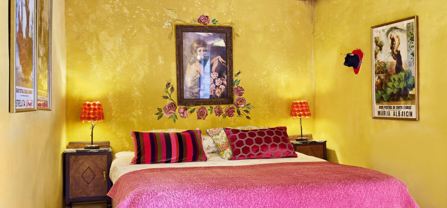 Kleurrijke kamer De Zigeunerin in B&B Can Portell bij Girona