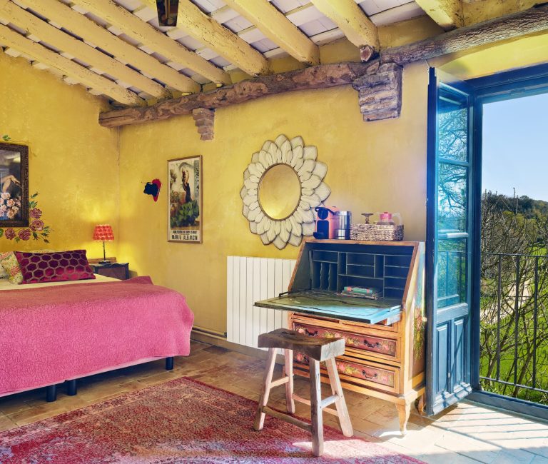 Kleurrijke kamer De Zigeunerin in B&B Can Portell bij Girona