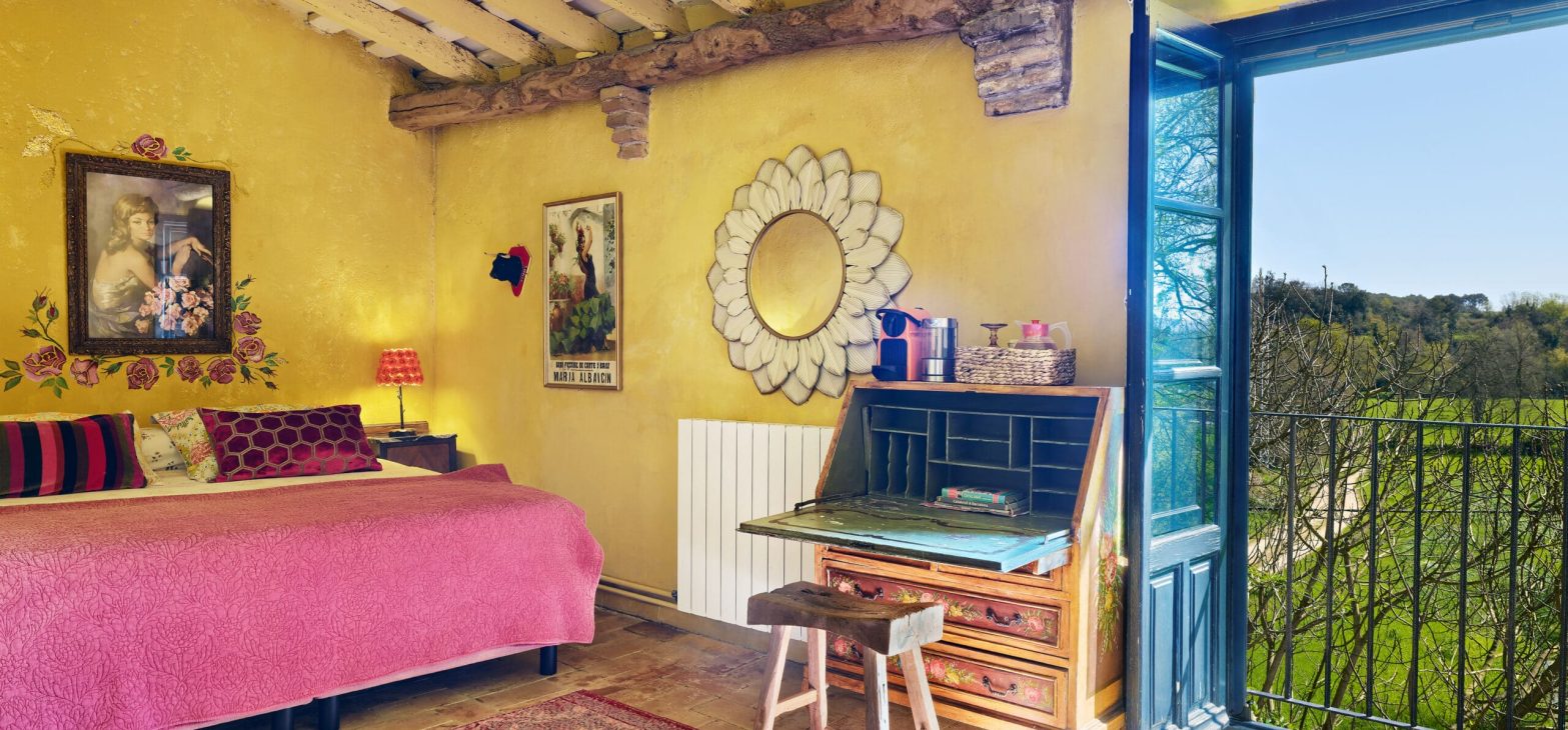 Kleurrijke kamer De Zigeunerin in B&B Can Portell bij Girona