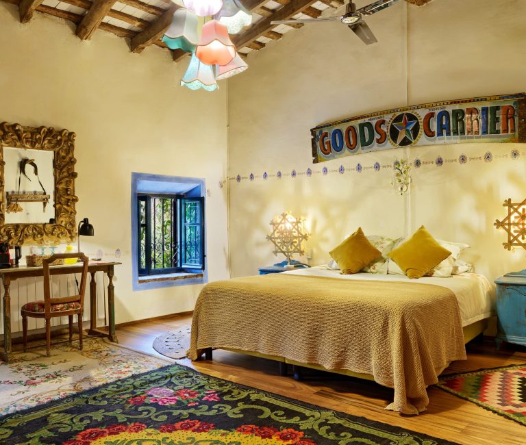 Ruime kamer De Hooizolder in B&B Can Portell bij Girona