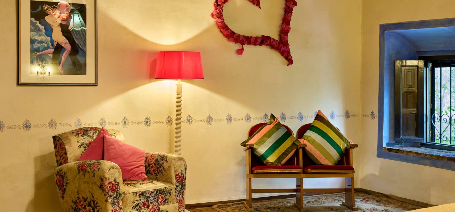 Ruime kamer De Hooizolder in B&B Can Portell bij Girona