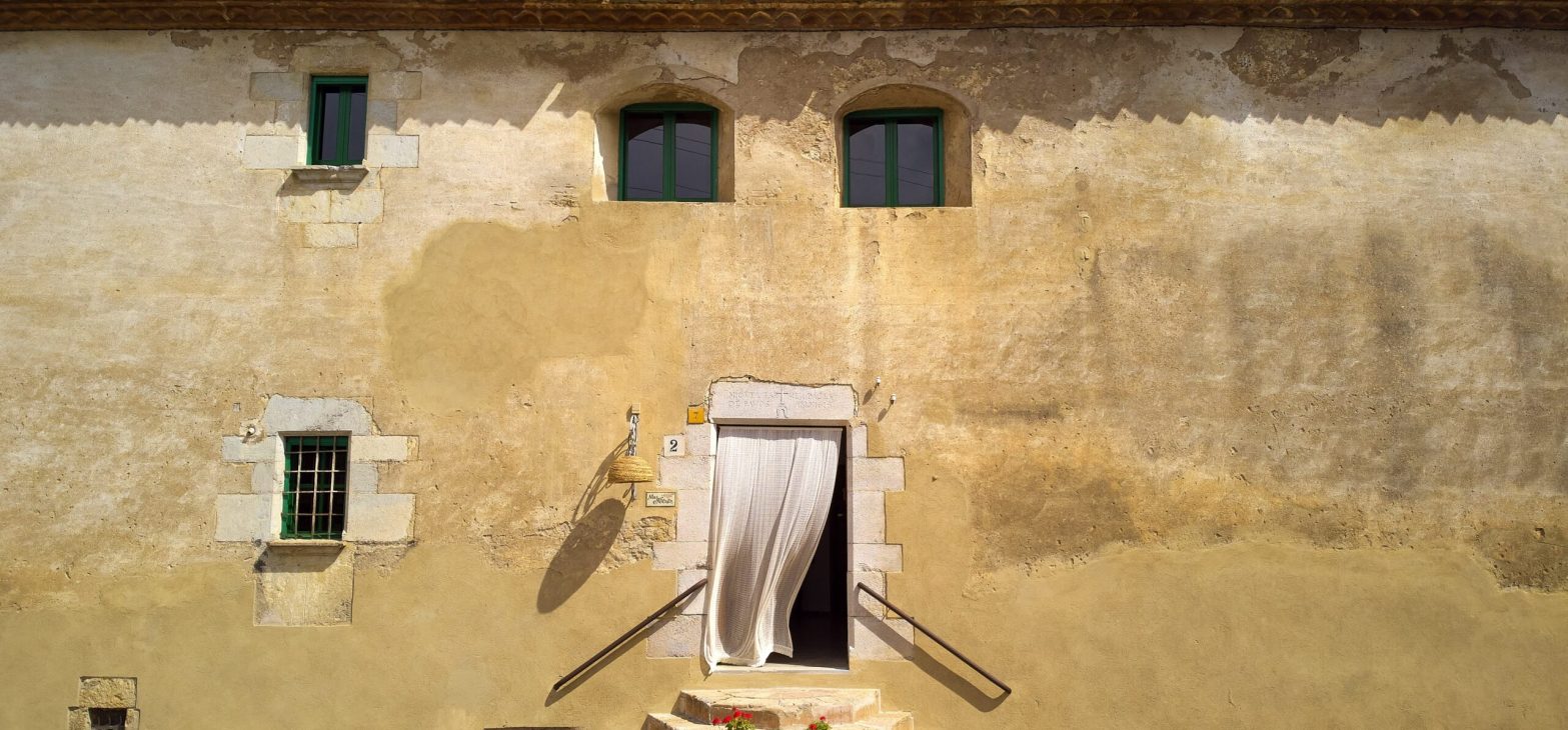Statige Catalaanse masia Mas Ferrer in Spanje