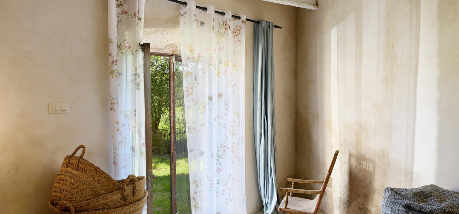 Serene tweepersoonskamer in Bed & Breakfast Girona