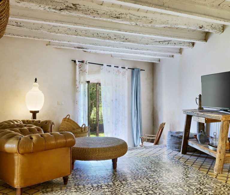 Serene tweepersoonskamer in Bed & Breakfast Girona