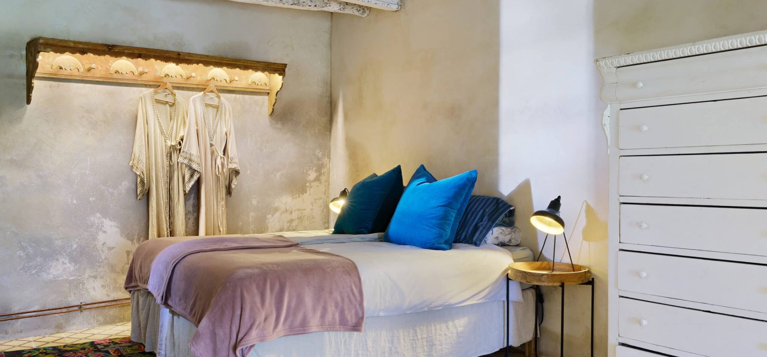 Serene tweepersoonskamer in Bed & Breakfast Girona