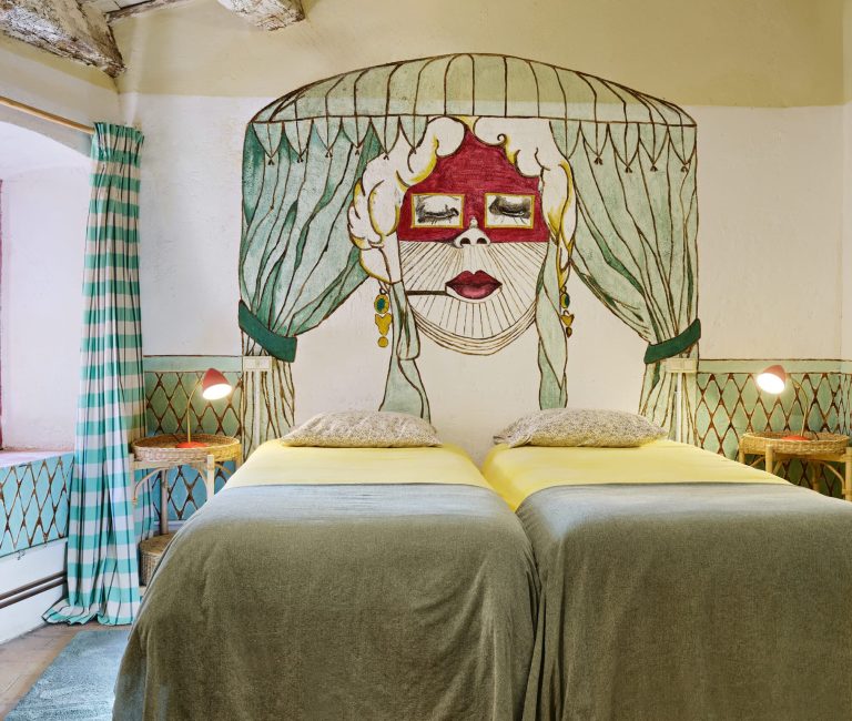 Sfeervolle kamer Irma Petit in Mas Ferrer Petit in Spanje