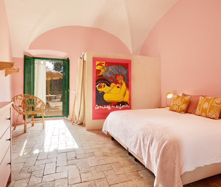Poederroze kamer Corneille in Bed & Breakfast Mas Ferrer