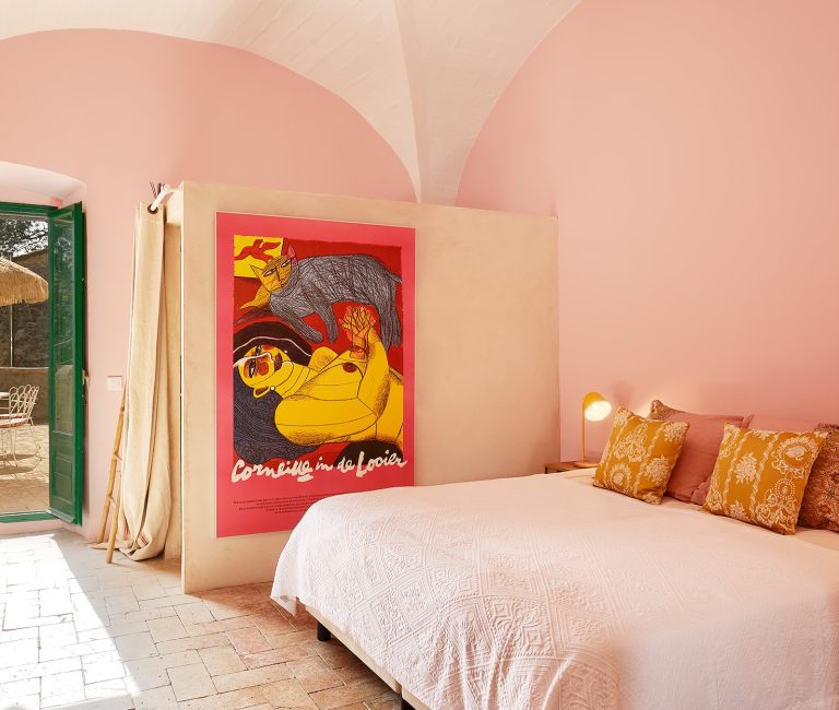 Lichte kamer Corneille met privéterras in B&B Mas Ferrer in Spanje