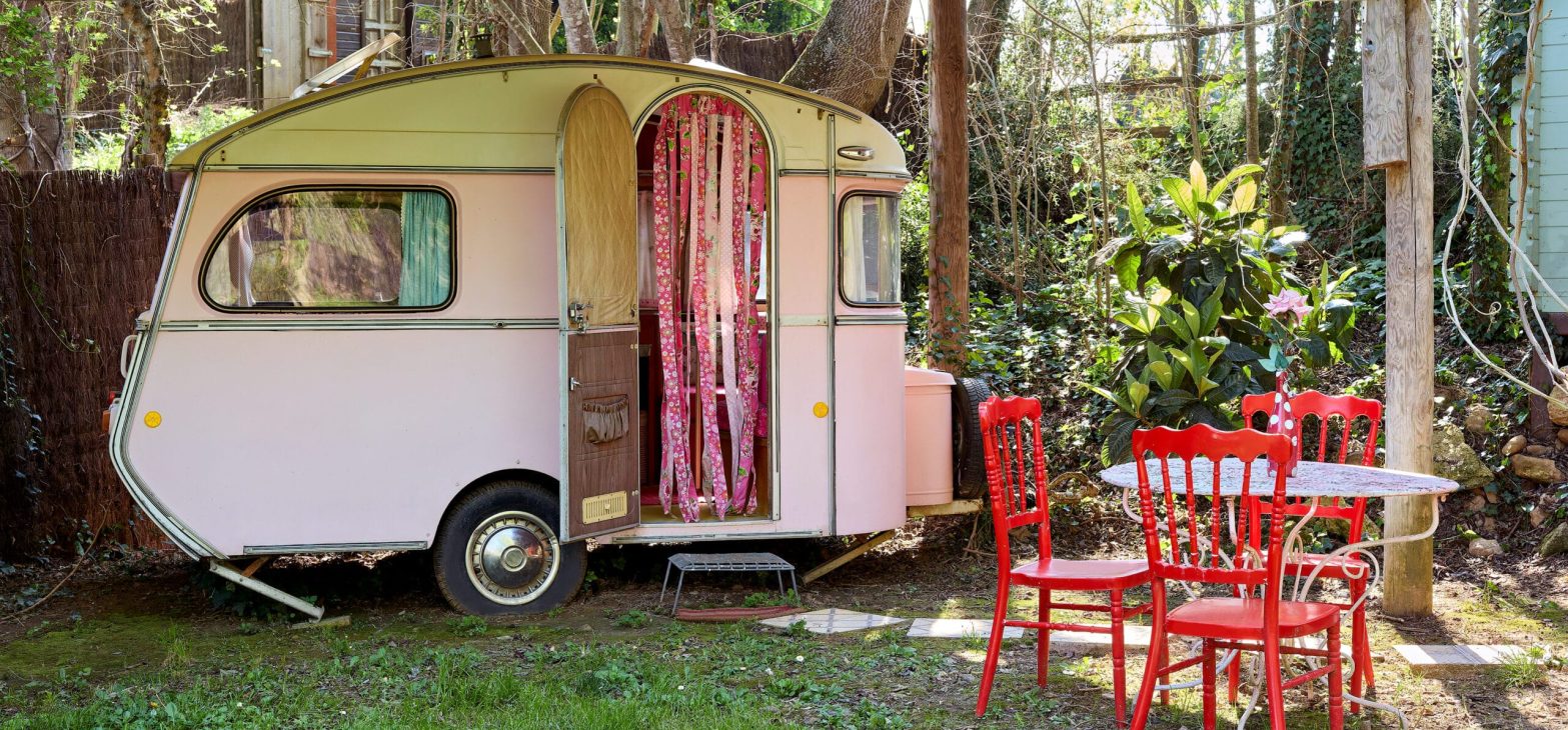 Voorkant caravan van Rode Weide bij 123 Olé in Spanje