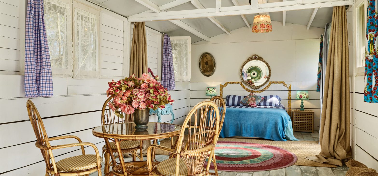 Kleurrijke familiekamer in de tuin van onze Bed & Breakfast bij Girona