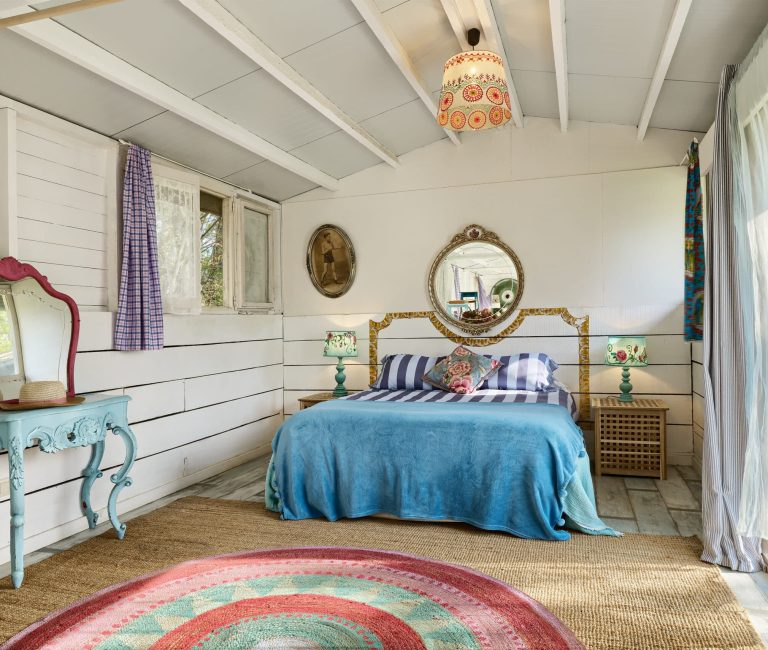 Kleurrijke familiekamer in de tuin van onze Bed & Breakfast bij Girona