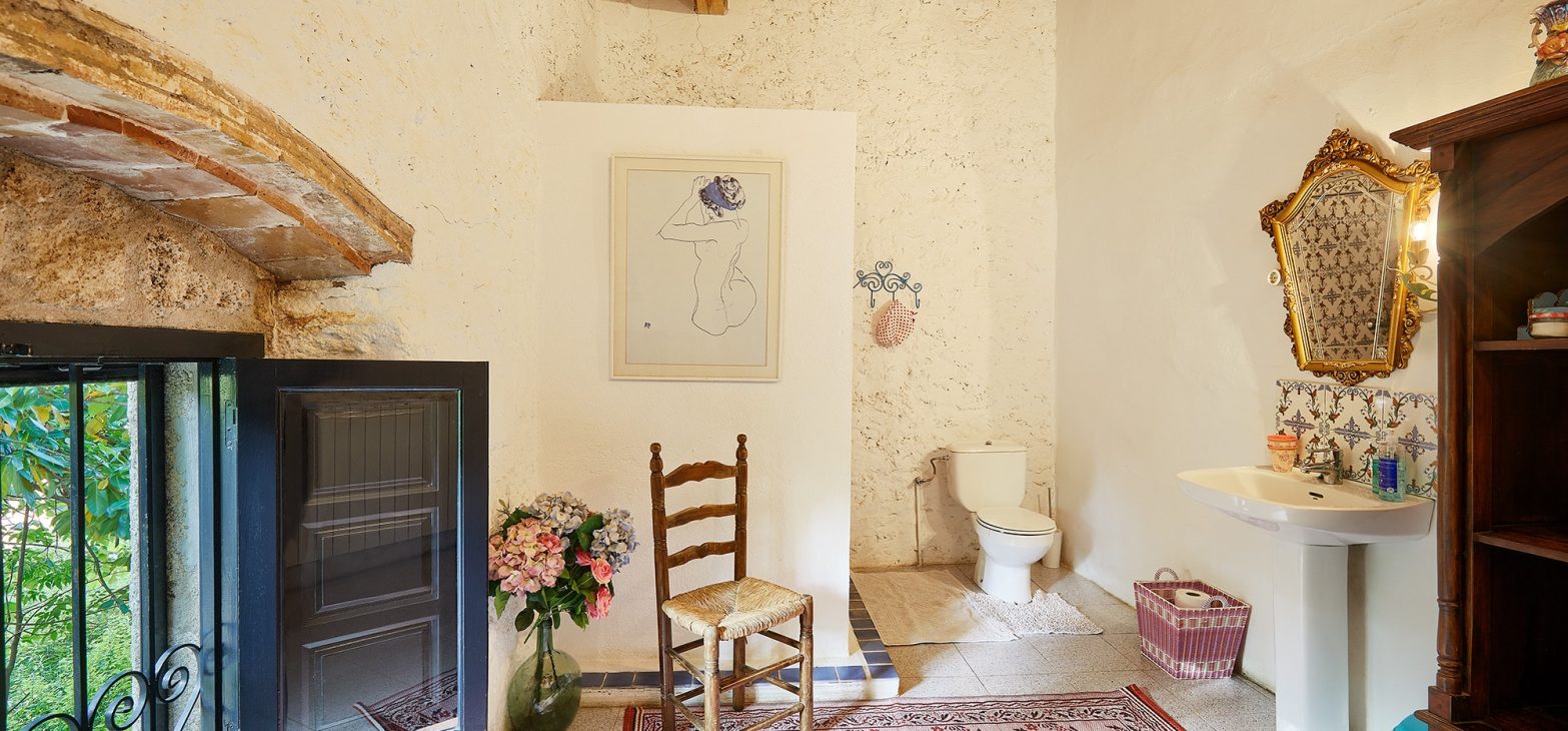 Badkamer Hooizolder B&B Can Portell in Spanje
