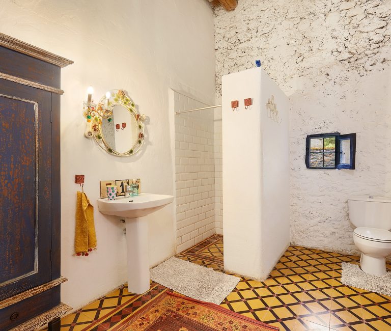 Badkamer Granary B&B Can Portell in Spanje
