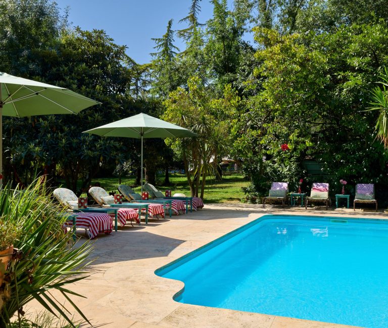 Zoutwaterzwembad van Bed & Breakfast Can Portell bij Girona