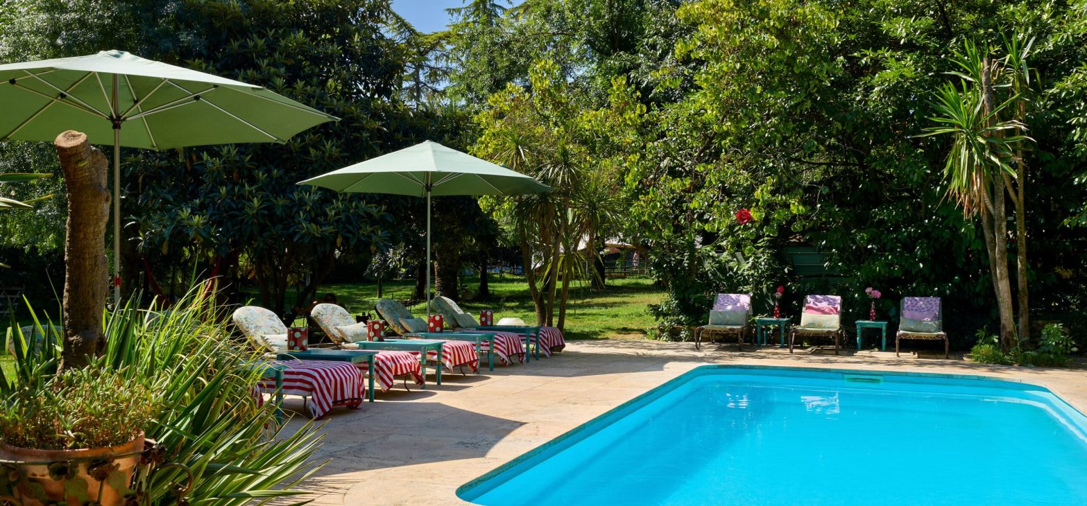 Zoutwaterzwembad van Bed & Breakfast Can Portell bij Girona