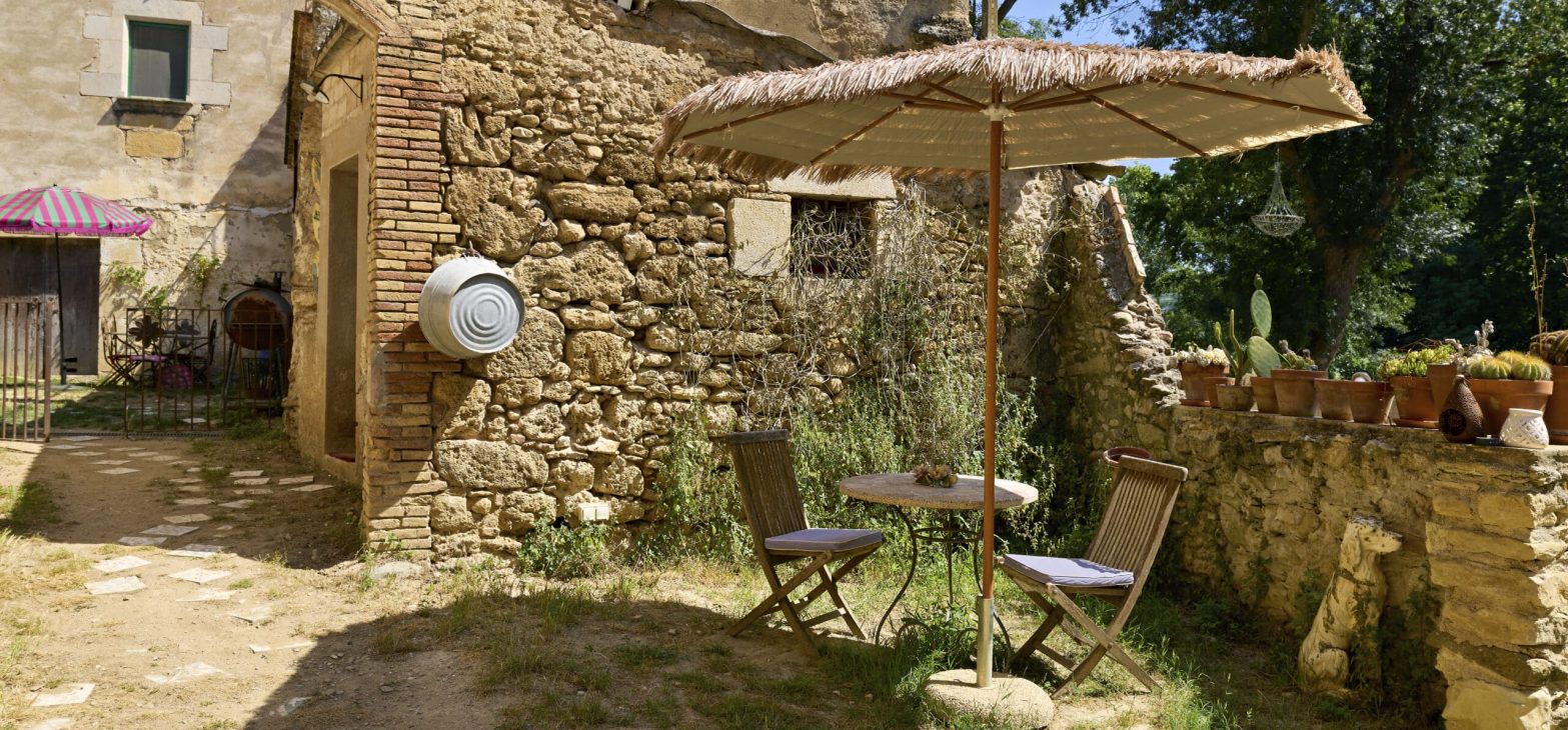 Priveterras van tweepersoonskamer in Bed & Breakfast Catalonie
