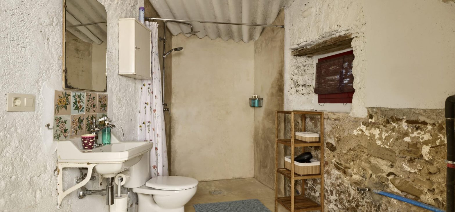 Badkamer van tweepersoonskamer in Turisme Rural Girona